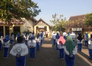 Terapi Ling Tien Kung: Cara Unik Bhabinkamtibmas Polres Blitar Bikin Warga Makin Sehat dan Kompak